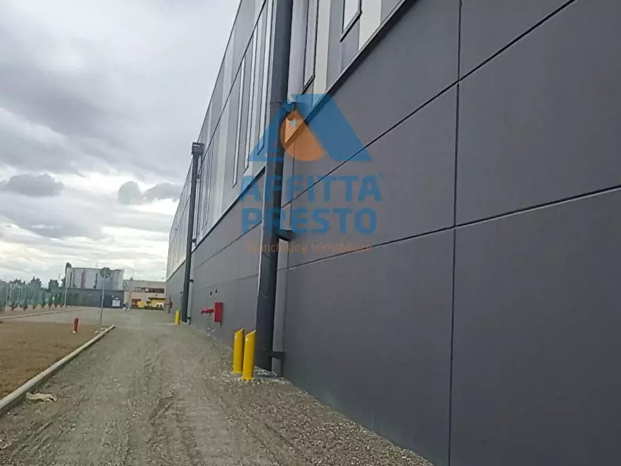 Immagine 1 di Capannone industriale in affitto  a Quarrata