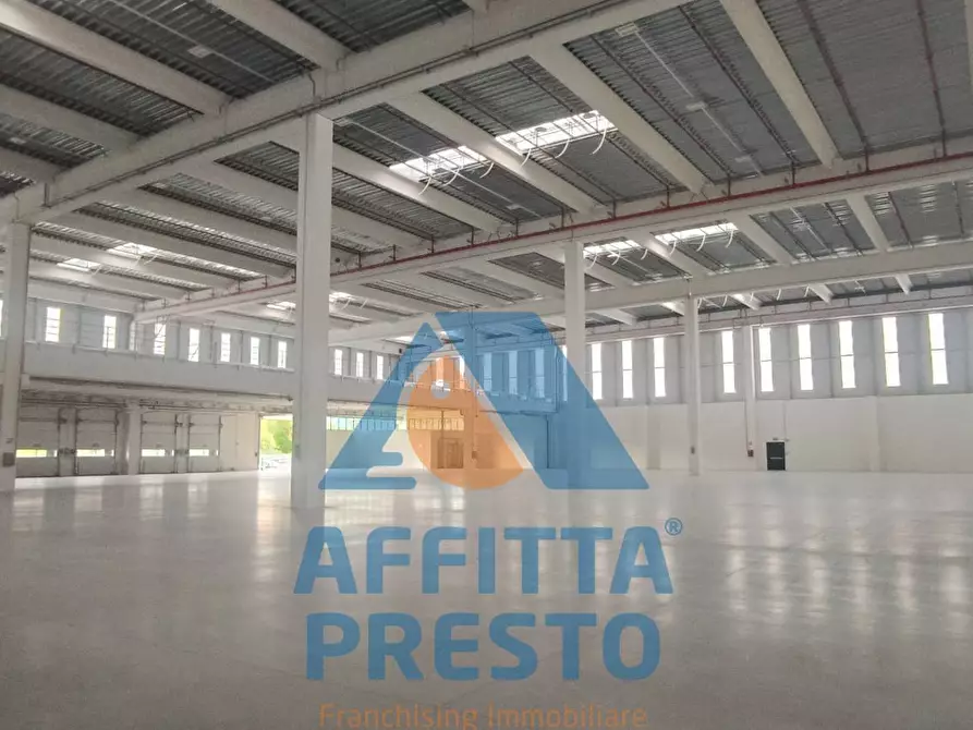 Immagine 2 di Capannone industriale in affitto  a Quarrata