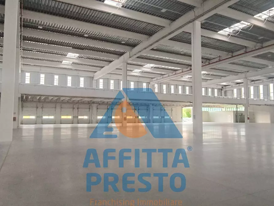 Immagine 4 di Capannone industriale in affitto  a Quarrata