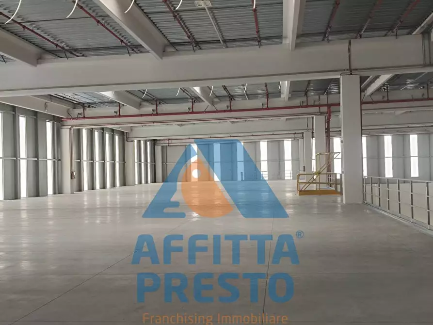 Immagine 5 di Capannone industriale in affitto  a Quarrata