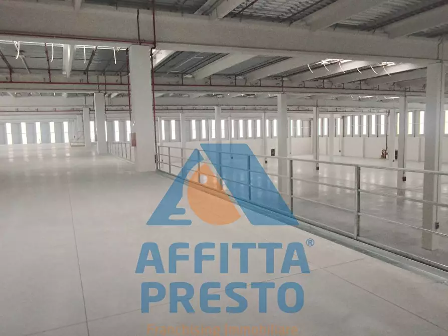 Immagine 6 di Capannone industriale in affitto  a Quarrata