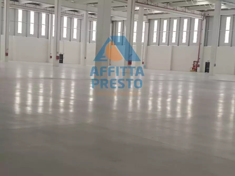 Immagine 8 di Capannone industriale in affitto  a Quarrata