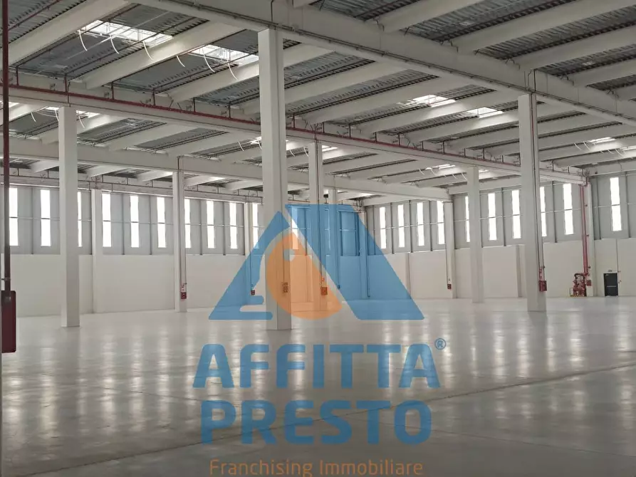 Immagine 9 di Capannone industriale in affitto  a Quarrata