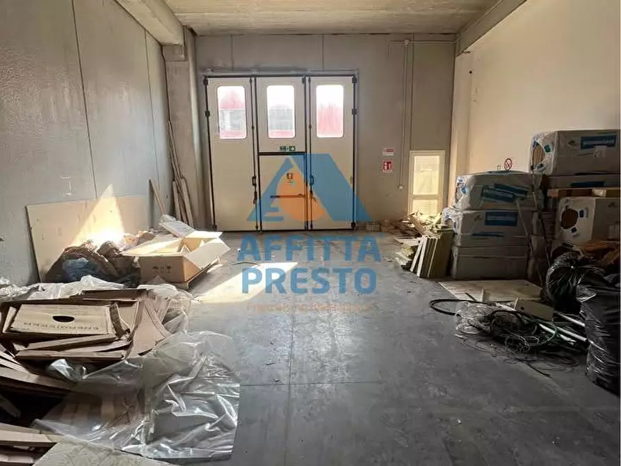 Immagine 1 di Capannone industriale in affitto  a Cascina