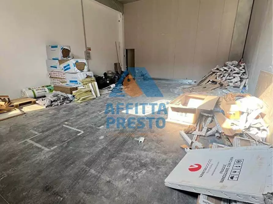 Immagine 2 di Capannone industriale in affitto  a Cascina