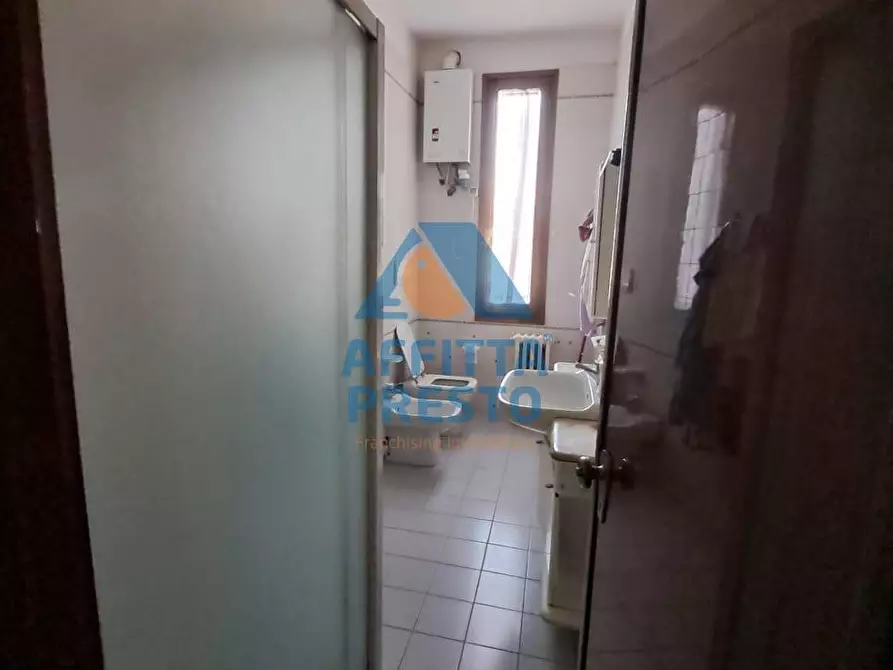 Immagine 6 di Camera in affitto  a Empoli