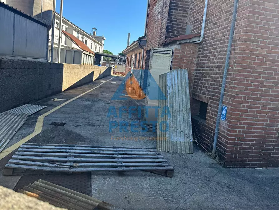 Immagine 4 di Capannone industriale in affitto  a Santa Croce Sull'arno