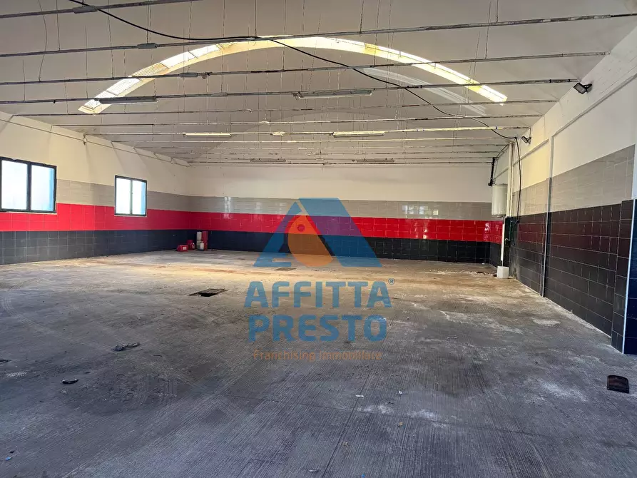 Immagine 1 di Capannone industriale in affitto  a Santa Croce Sull'arno
