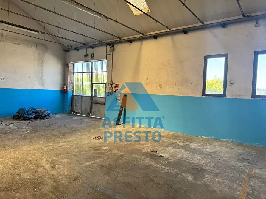 Immagine 2 di Capannone industriale in affitto  a Santa Croce Sull'arno