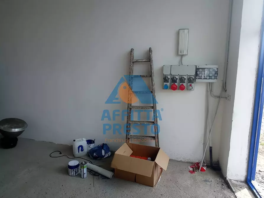 Immagine 3 di Magazzino in affitto  a Empoli