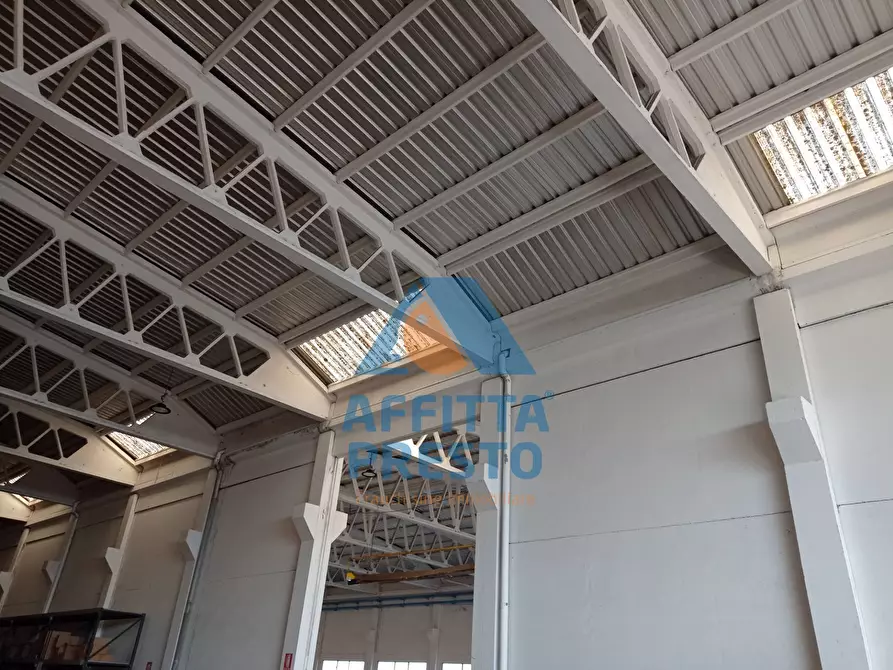 Immagine 10 di Capannone industriale in affitto  a Vinci