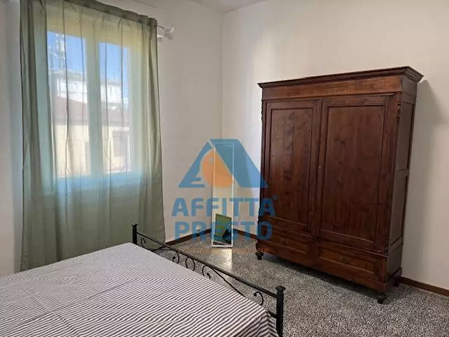Immagine 23 di Camera in affitto  a Empoli