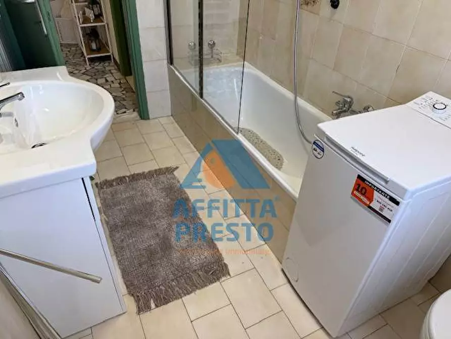 Immagine 26 di Camera in affitto  a Empoli