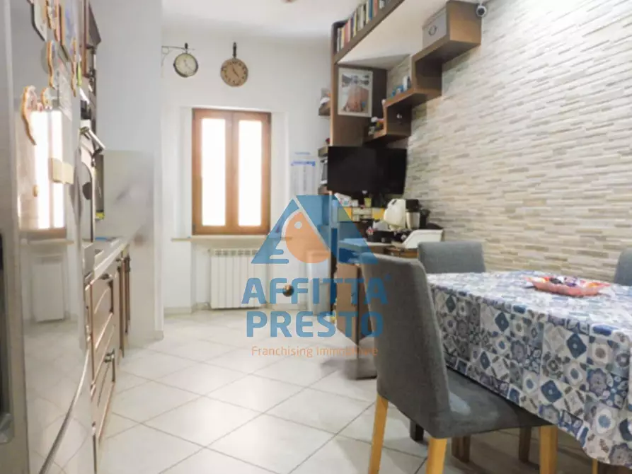 Immagine 2 di Camera in affitto  a Capraia E Limite