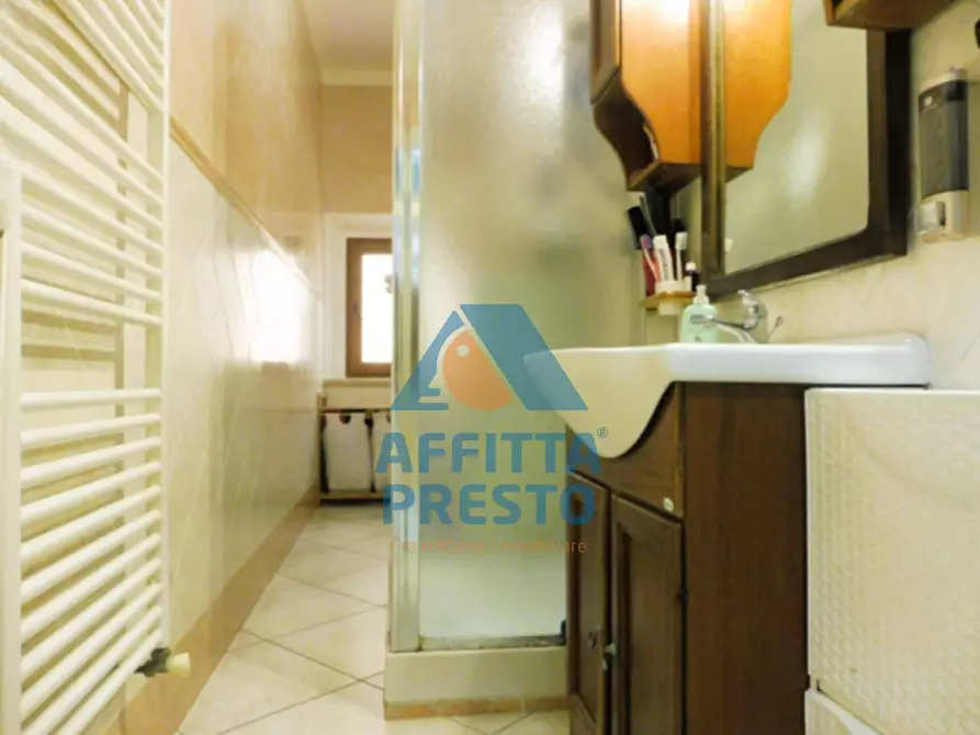 Immagine 9 di Camera in affitto  a Capraia E Limite