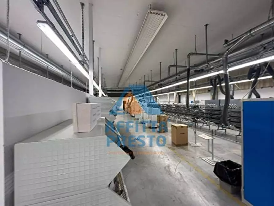 Immagine 21 di Laboratorio in affitto  a Empoli