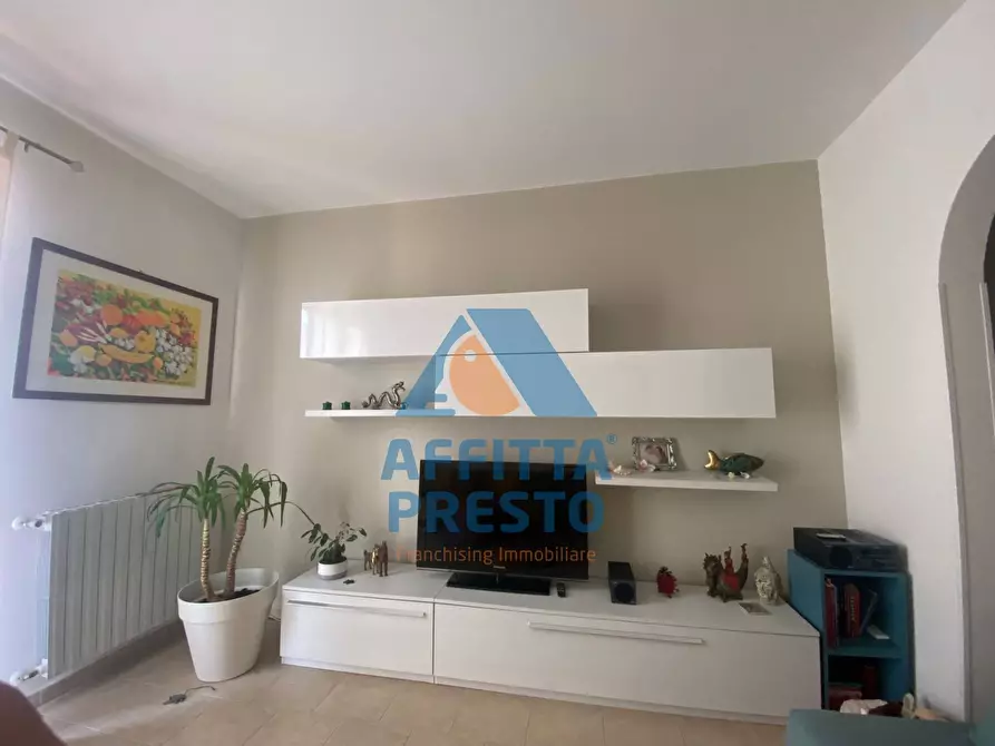 Immagine 3 di Appartamento in affitto  a Massa