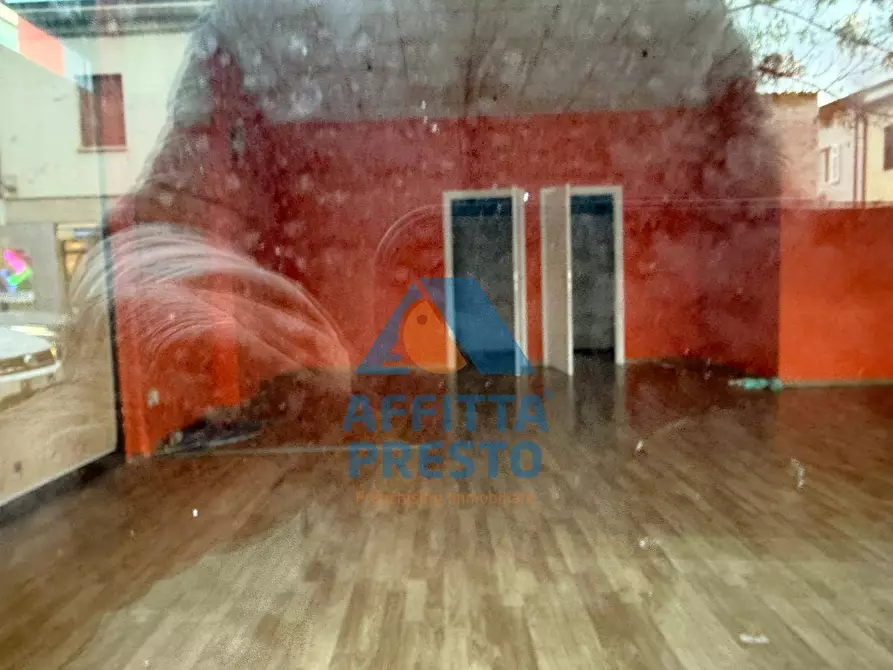 Immagine 1 di Attività commerciale in affitto  a Empoli