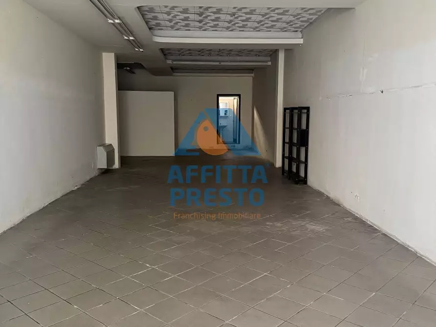 Immagine 2 di Attività commerciale in affitto  a Fucecchio