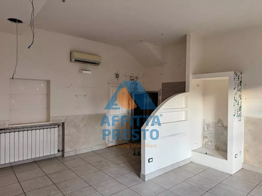 Immagine 2 di Attività commerciale in affitto  a San Miniato