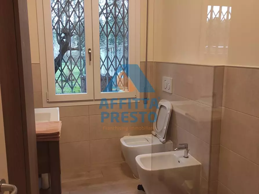 Immagine 6 di Camera in affitto  a Empoli