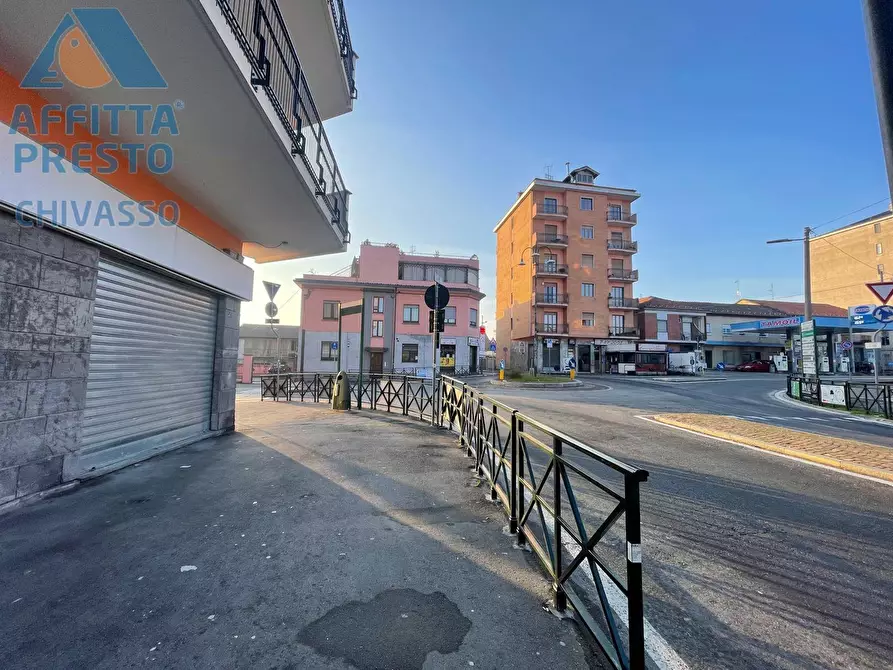 Immagine 18 di Negozio in affitto  in via ivrea a Chivasso