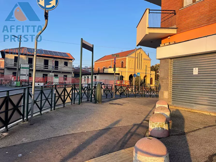 Immagine 10 di Negozio in affitto  in via ivrea a Chivasso