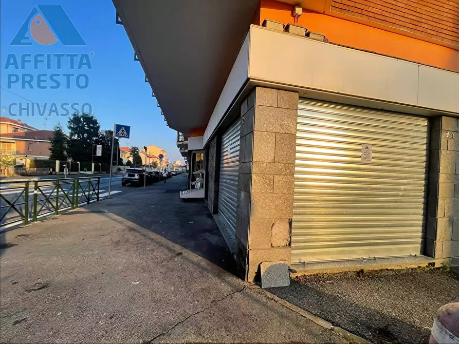 Immagine 3 di Negozio in affitto  in via ivrea a Chivasso