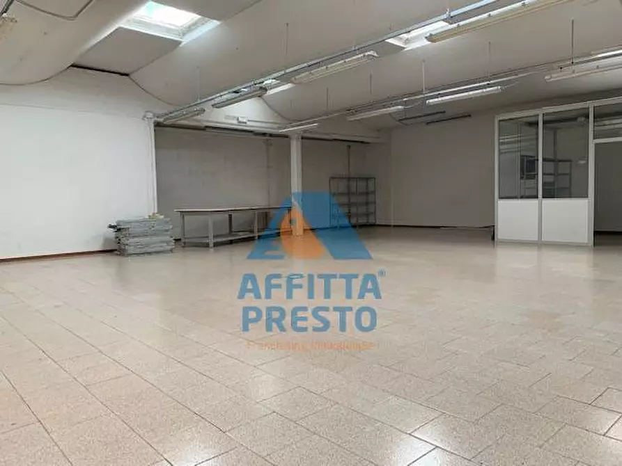 Immagine 2 di Attività commerciale in vendita  a Empoli