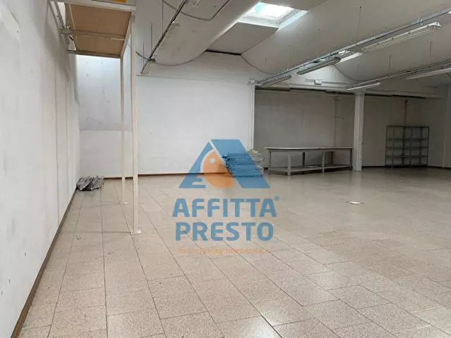 Immagine 3 di Attività commerciale in vendita  a Empoli