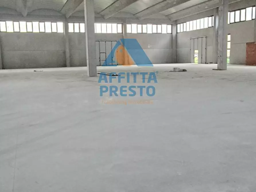 Immagine 2 di Capannone industriale in affitto  a Empoli