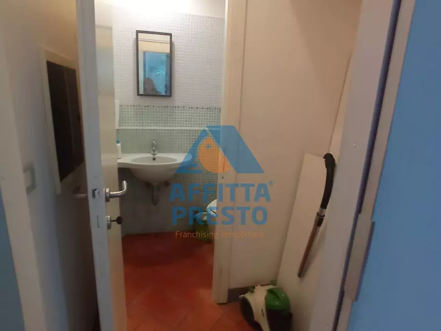Immagine 3 di Attività commerciale in affitto  a Empoli
