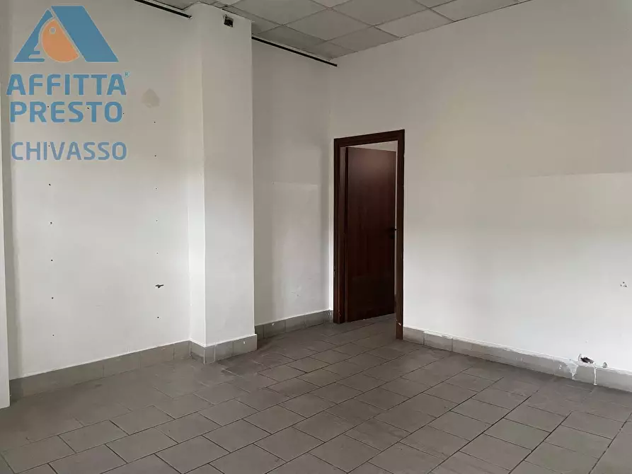 Immagine 5 di Negozio in affitto  in Viale Cavour a Chivasso
