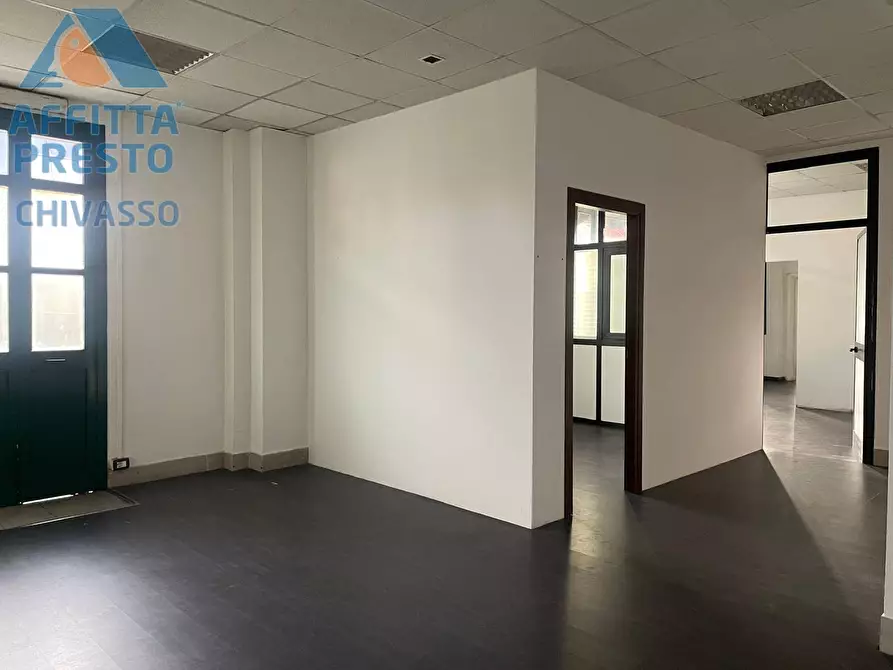 Immagine 8 di Negozio in affitto  in Viale Cavour a Chivasso