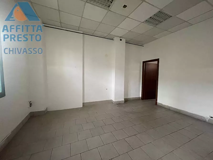 Immagine 10 di Negozio in affitto  in Viale Cavour a Chivasso