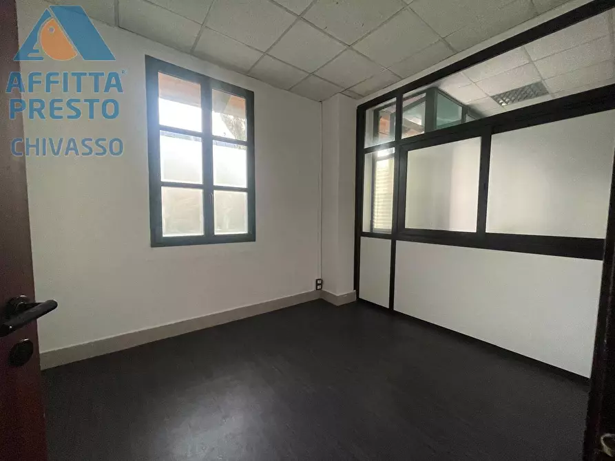 Immagine 11 di Negozio in affitto  in Viale Cavour a Chivasso