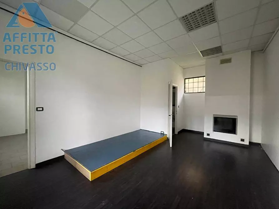 Immagine 12 di Negozio in affitto  in Viale Cavour a Chivasso