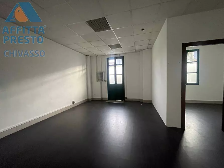 Immagine 14 di Negozio in affitto  in Viale Cavour a Chivasso