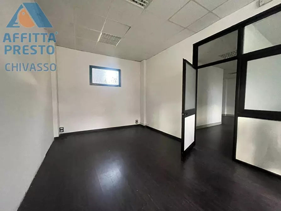 Immagine 15 di Negozio in affitto  in Viale Cavour a Chivasso