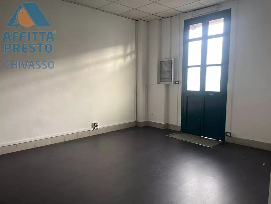 Immagine 16 di Negozio in affitto  in Viale Cavour a Chivasso