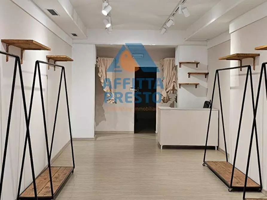 Immagine 1 di Attività commerciale in affitto  a Empoli