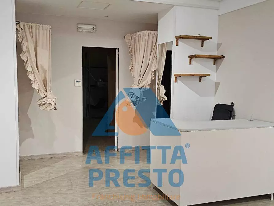 Immagine 2 di Attività commerciale in affitto  a Empoli