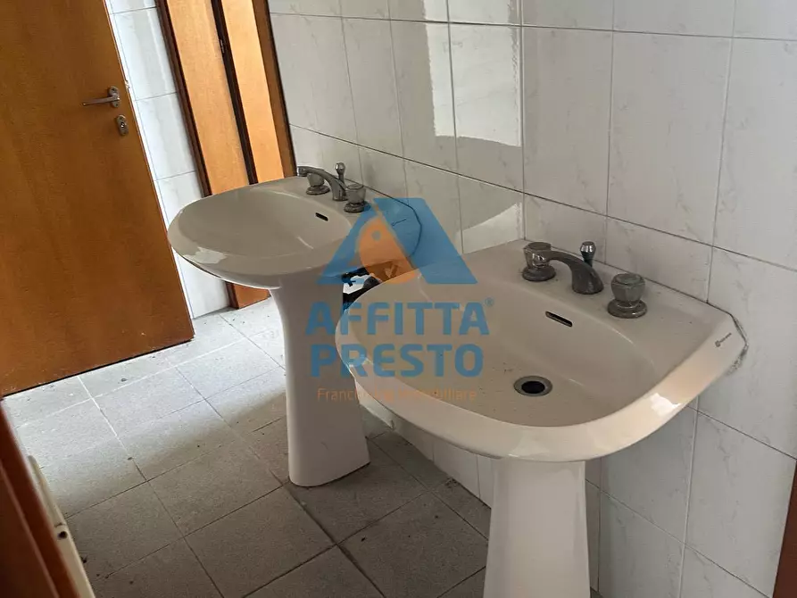 Immagine 5 di Capannone industriale in affitto  a Vinci