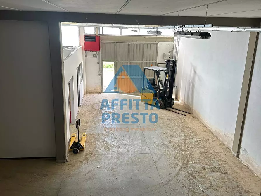 Immagine 2 di Capannone industriale in affitto  a Vinci