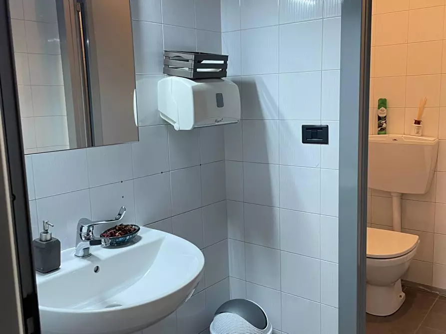 Immagine 36 di Ufficio in affitto  in Via Torino a Chivasso