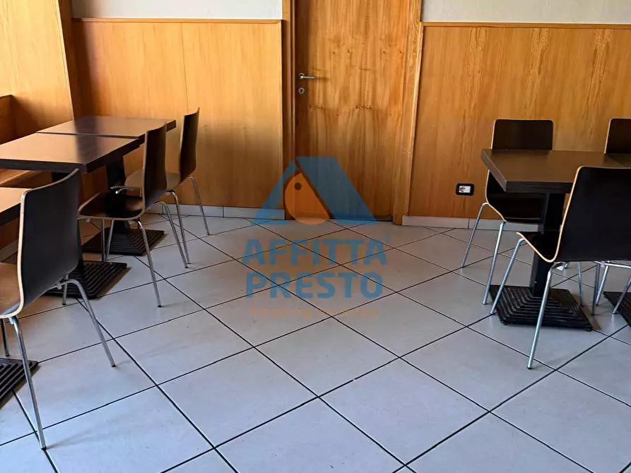 Immagine 2 di Attività commerciale in affitto  a Empoli