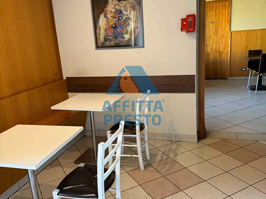 Immagine 4 di Attività commerciale in affitto  a Empoli