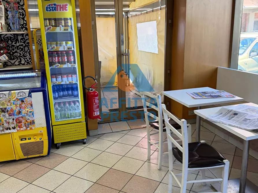 Immagine 6 di Attività commerciale in affitto  a Empoli