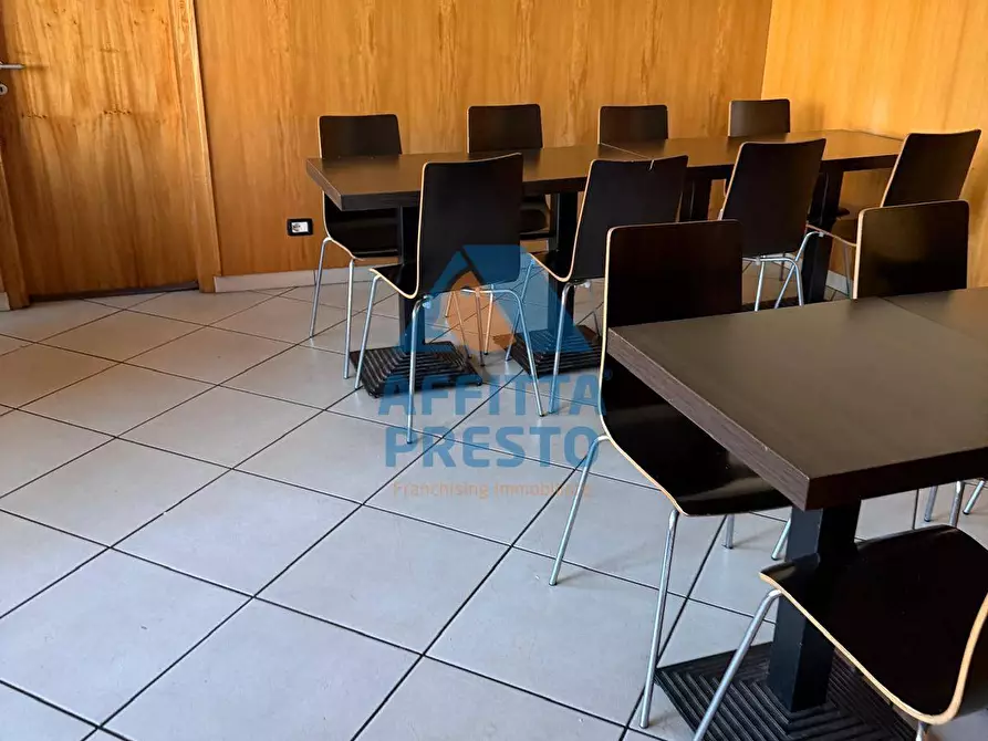 Immagine 8 di Attività commerciale in affitto  a Empoli