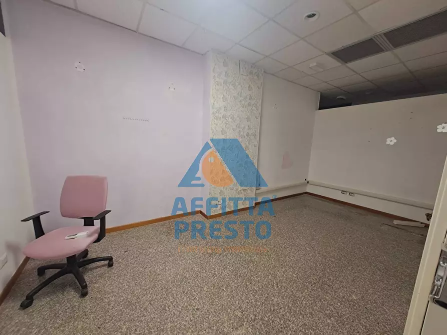 Immagine 9 di Laboratorio in affitto  a Empoli